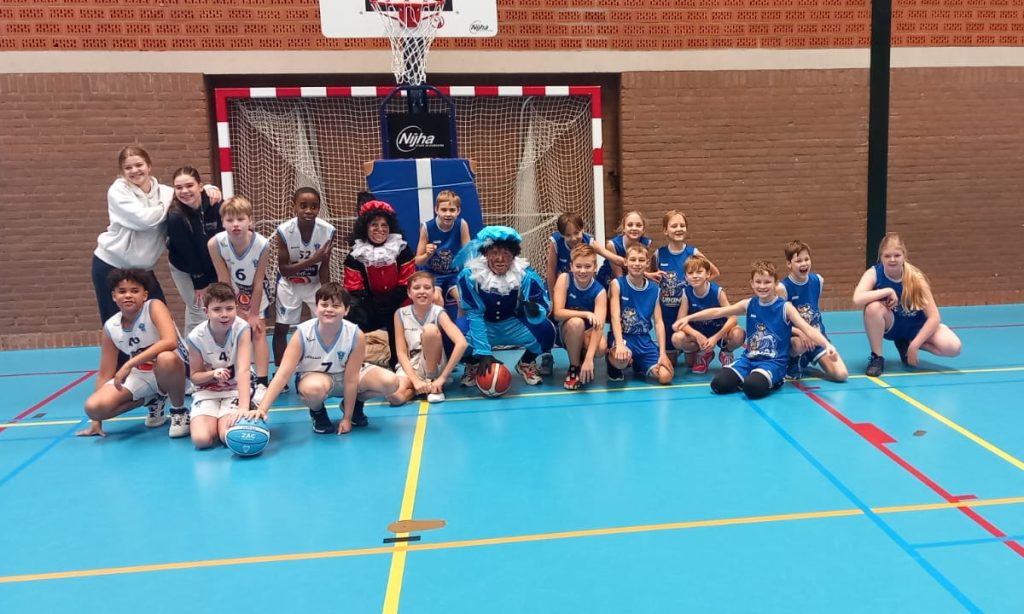 Pieten op bezoek bij de Vikings